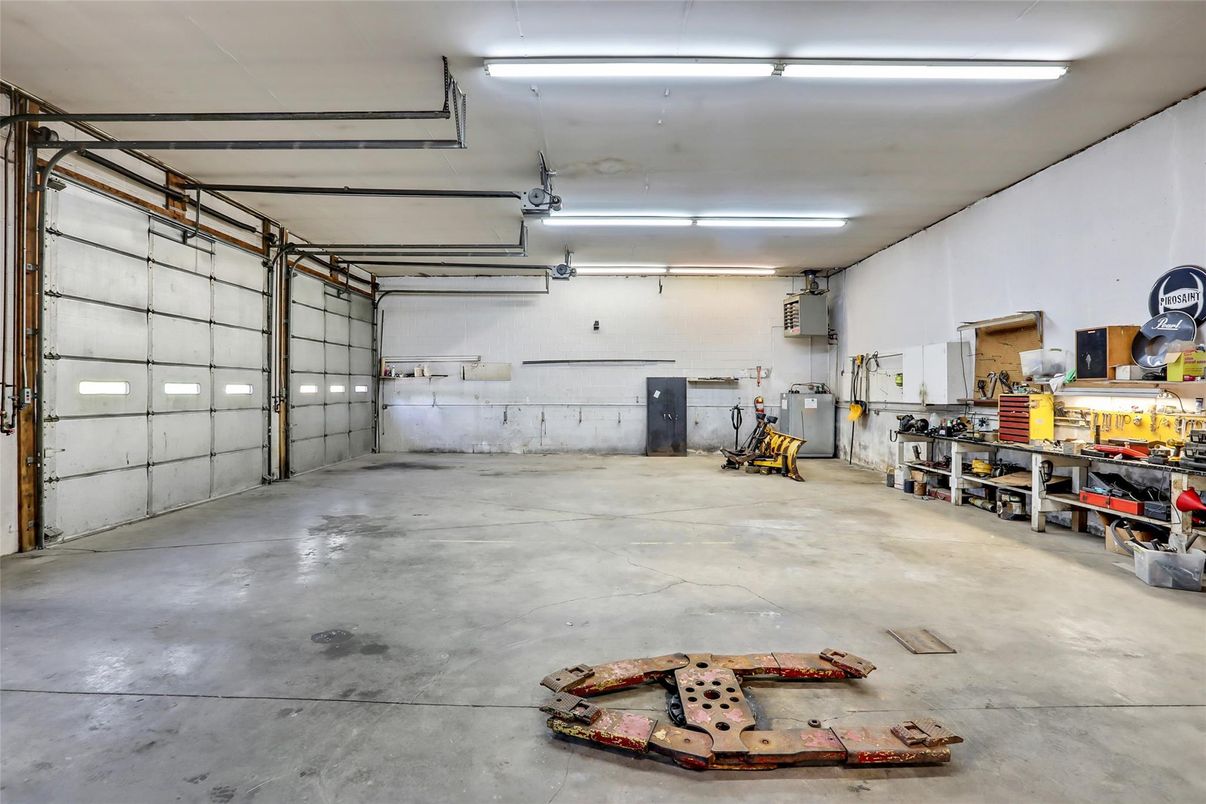 Garage, Interior