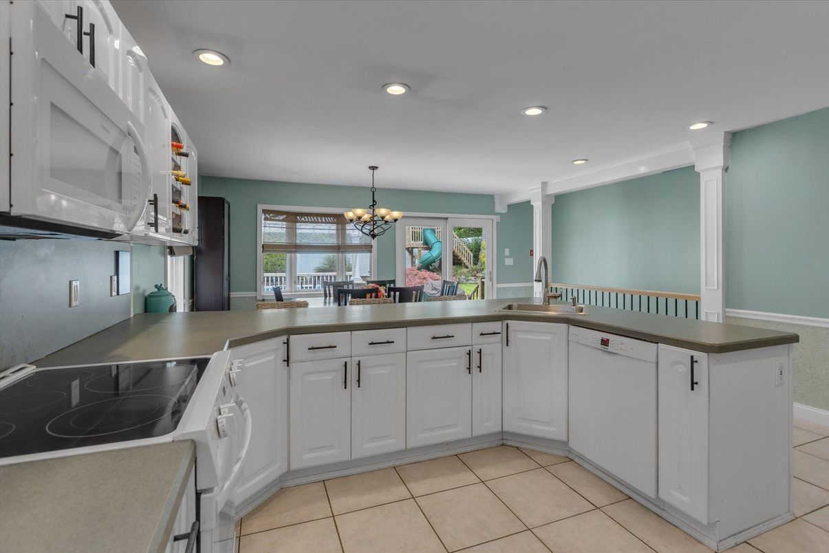 Chandelier, Dining room, Interior, Kitchen, Recessed Lighting