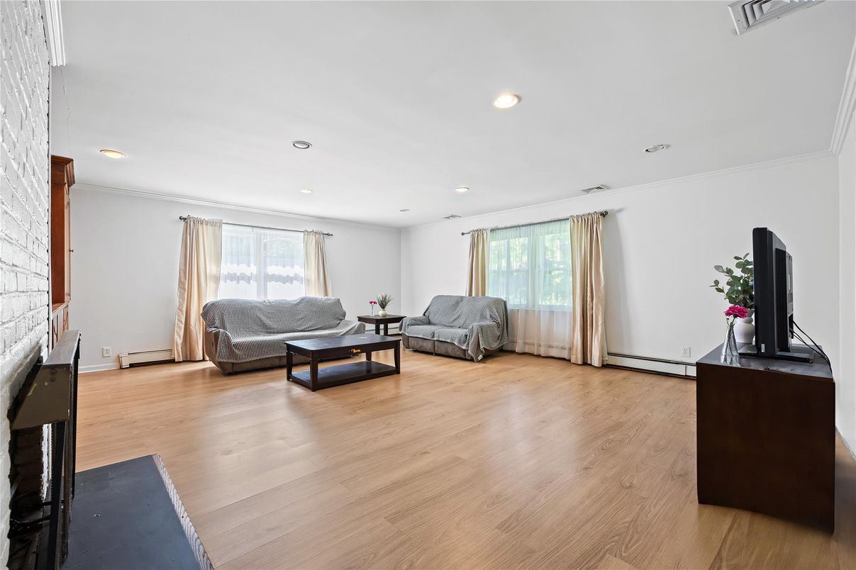 Interior, Recessed Lighting, Wood Texture Flooring