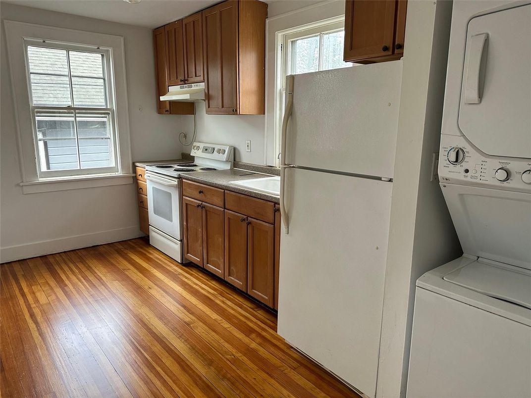 Interior, Kitchen, Washer, Wood Texture Flooring