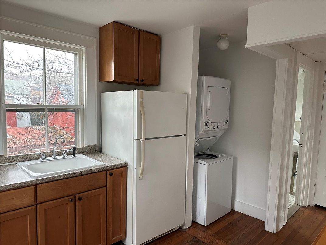 Interior, Kitchen, Washer, Wood Texture Flooring