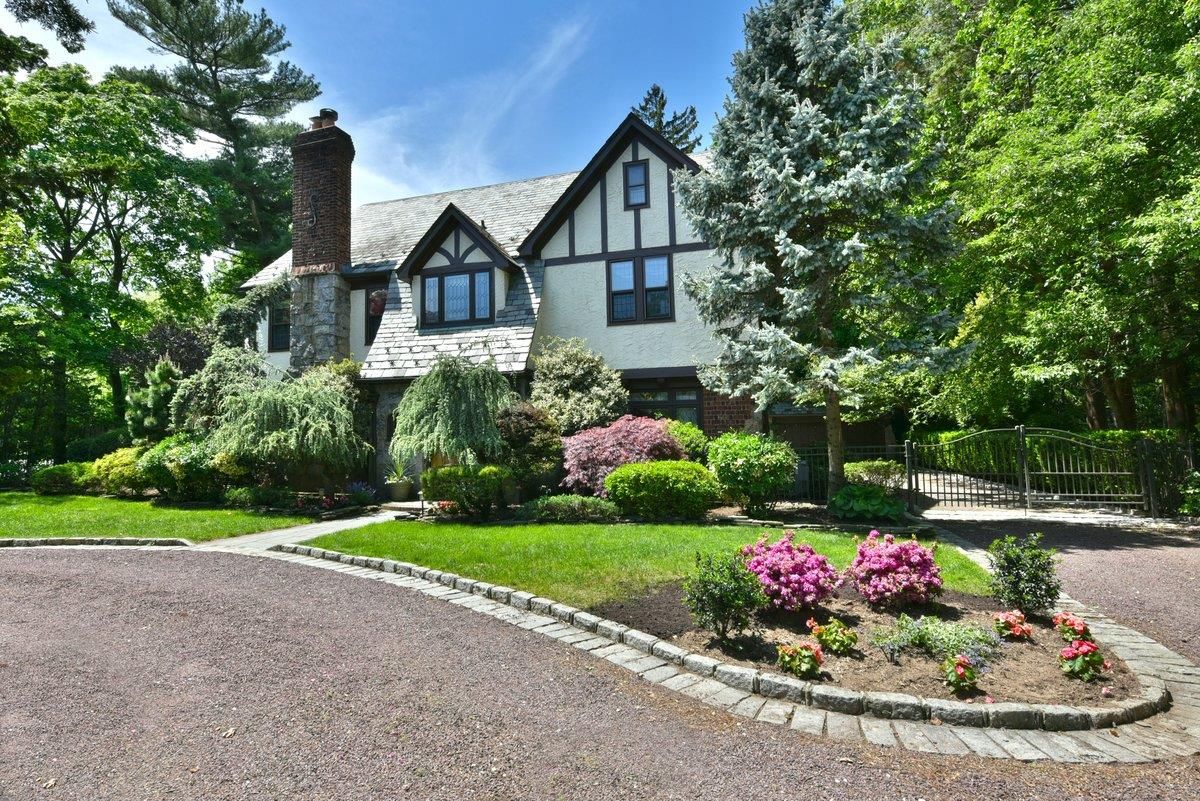 Exterior, Facade, Tudor Revival