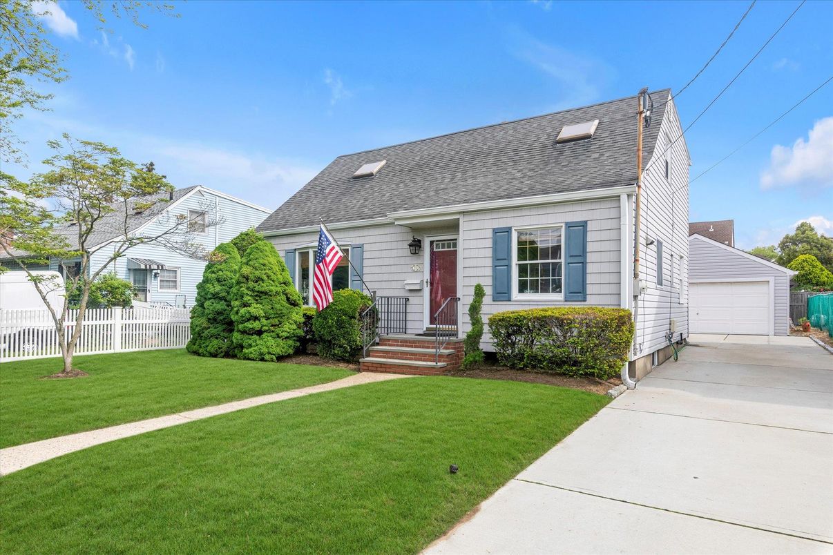 Detached Garage, Exterior, Facade, Cape Cod