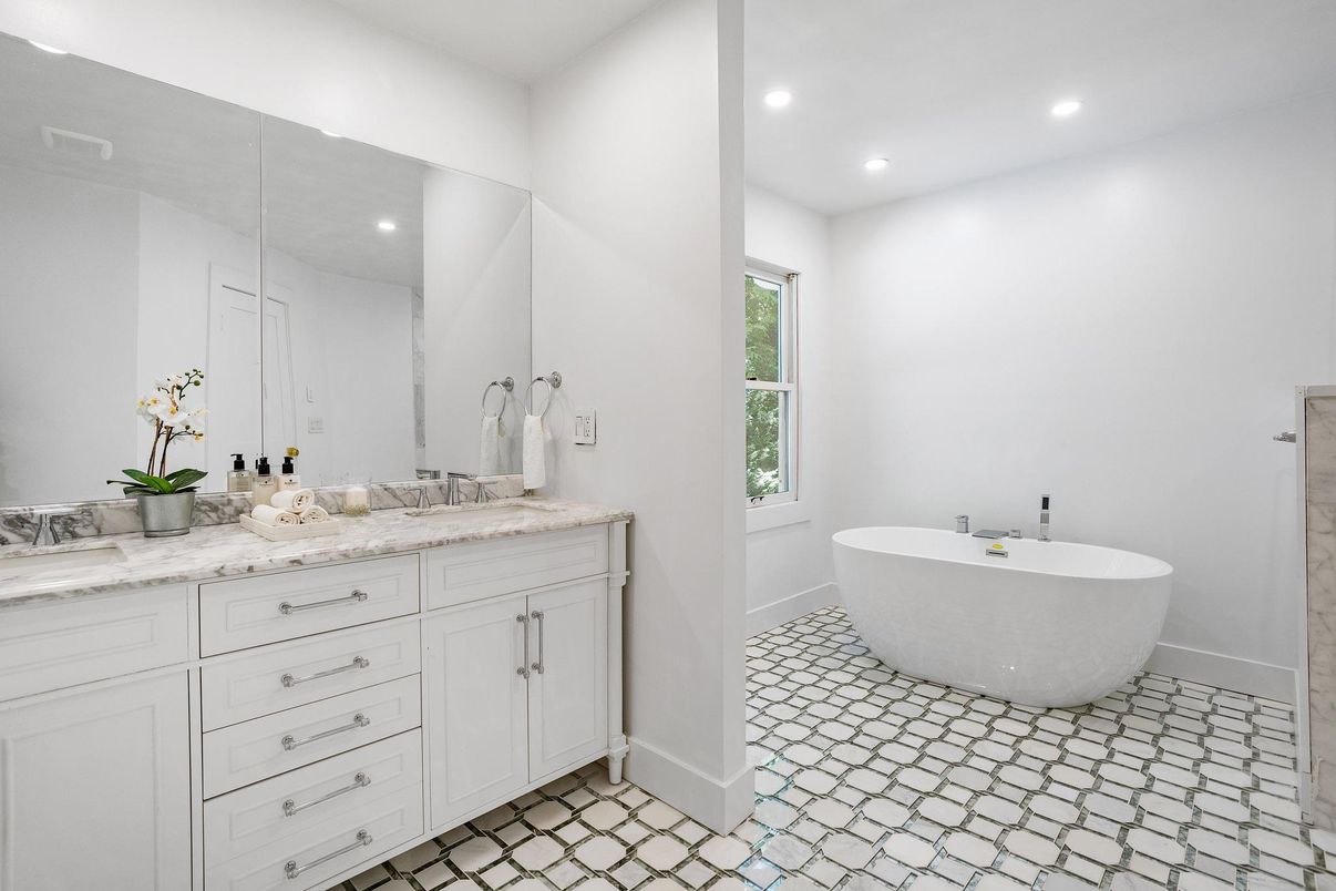 Bathroom, Dual Sink Vanities, Free Standing Baths, Interior, Recessed Lighting