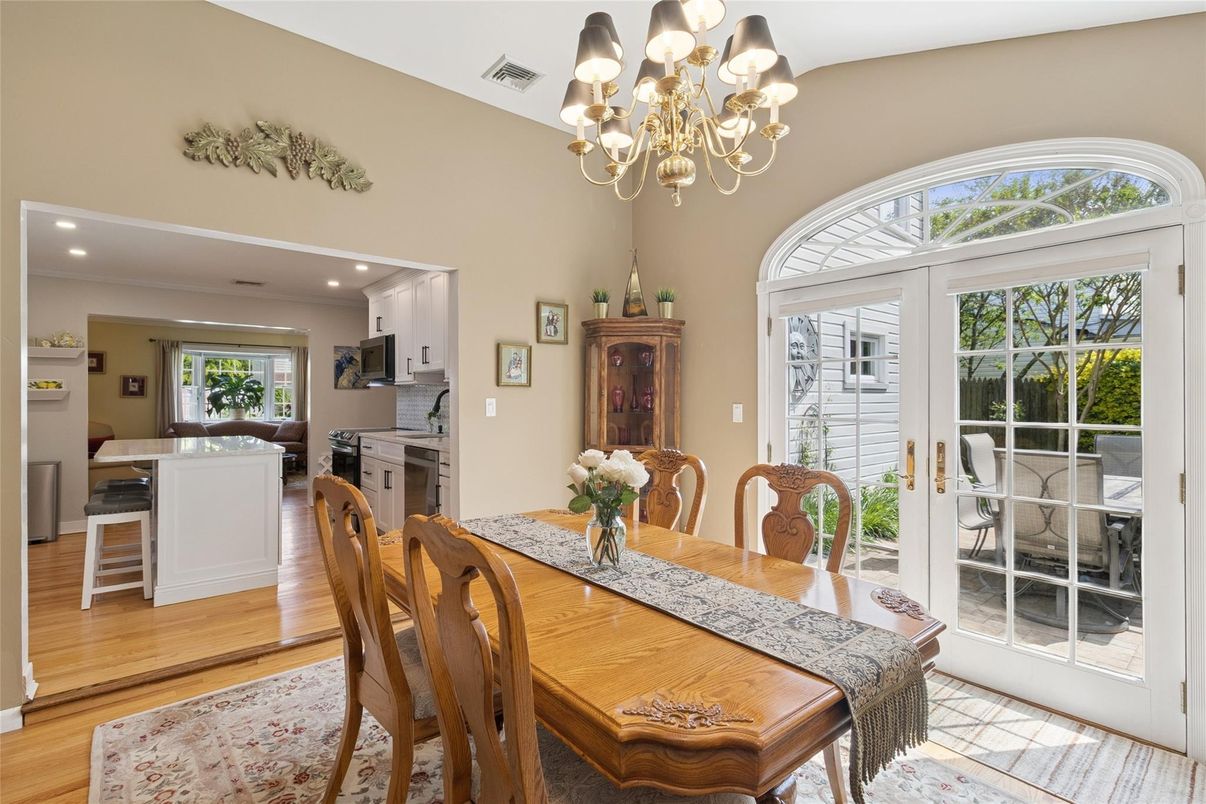 Chandelier, Dining room, Interior, Kitchen, Recessed Lighting, Wood Texture Flooring