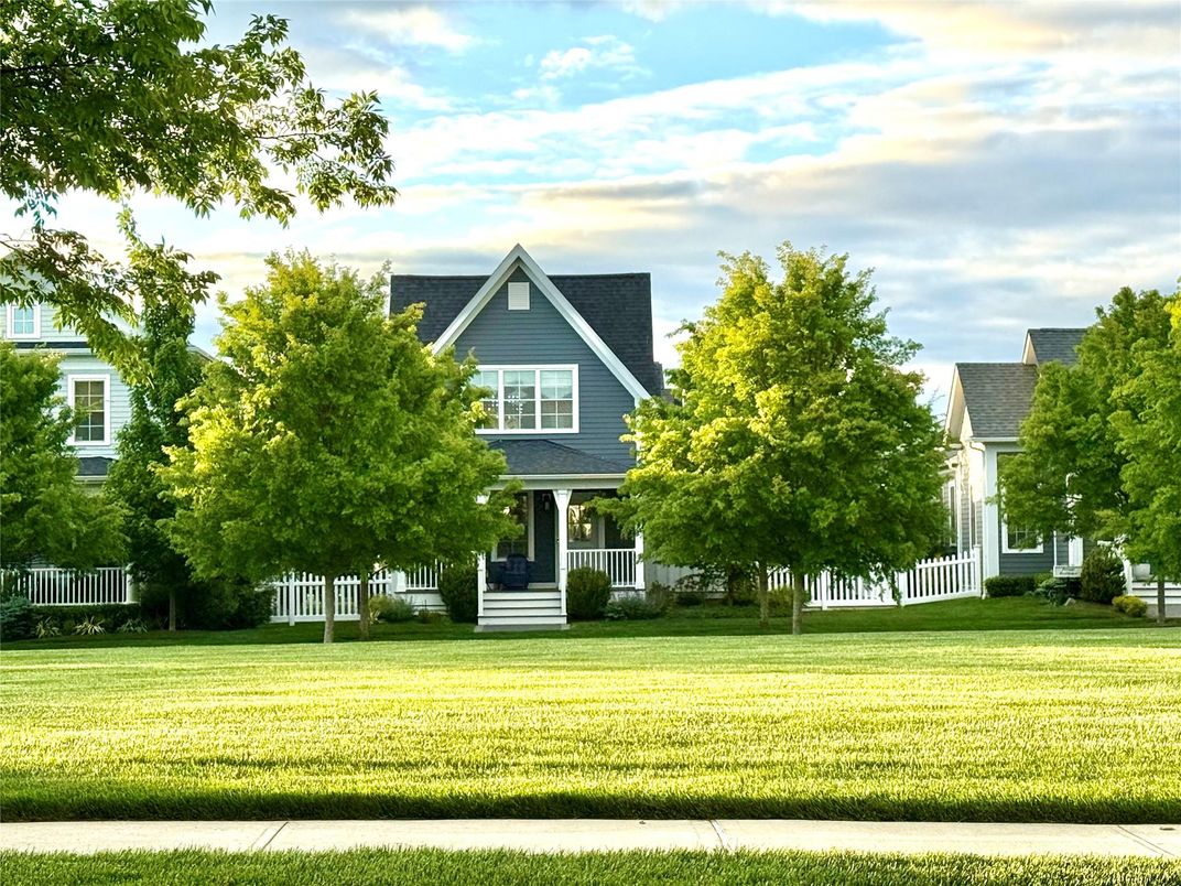 Backyard, Exterior, Facade, Queen Anne Victorian