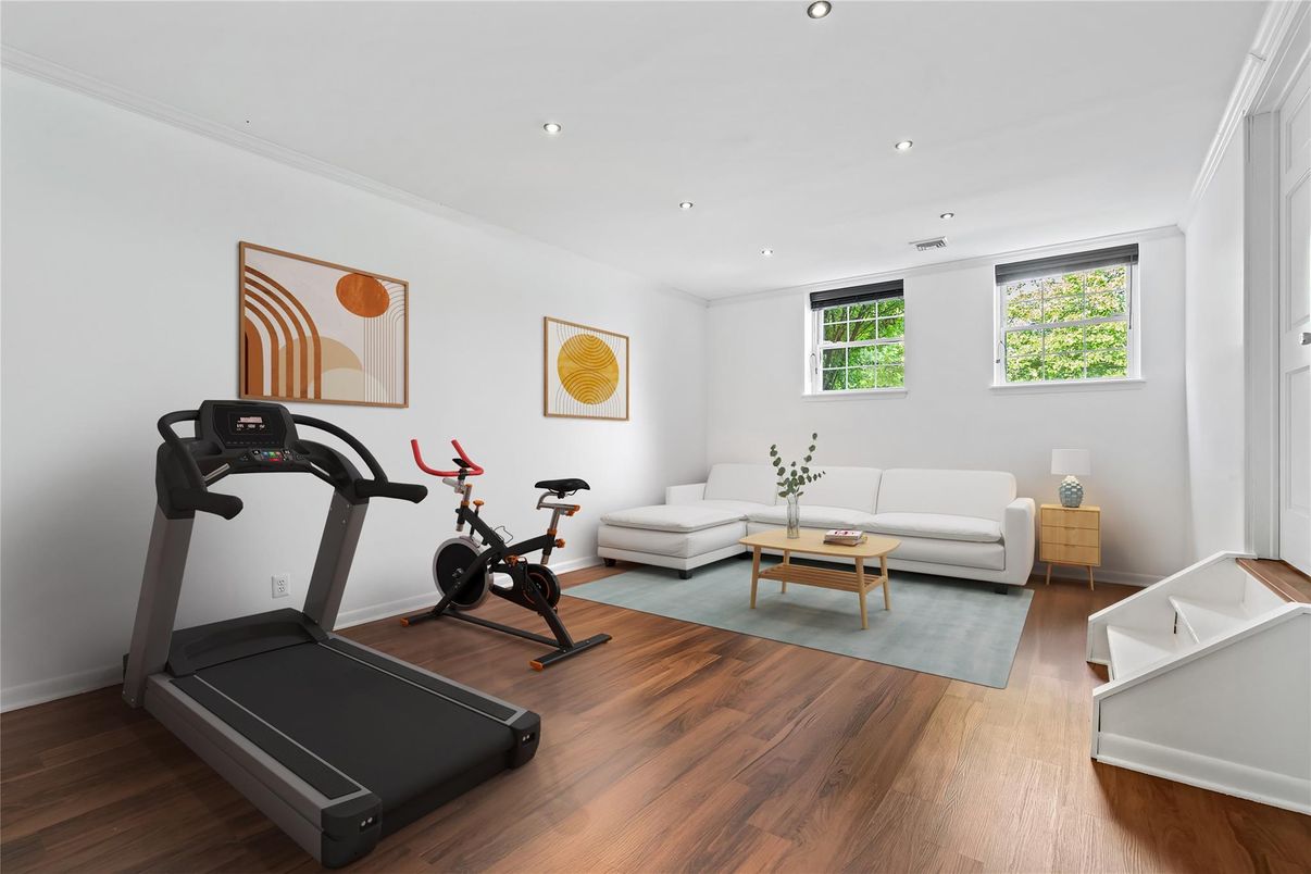 Fitness Equipment, Interior, Living room, Recessed Lighting, Wood Texture Flooring