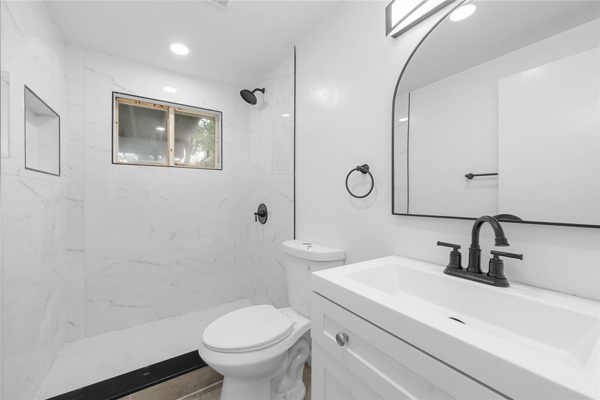 Bathroom, Interior, Marble Walls, Recessed Lighting