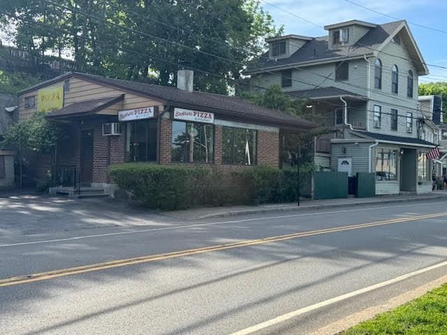 Exterior, Facade, Brick Facade, American Foursquare