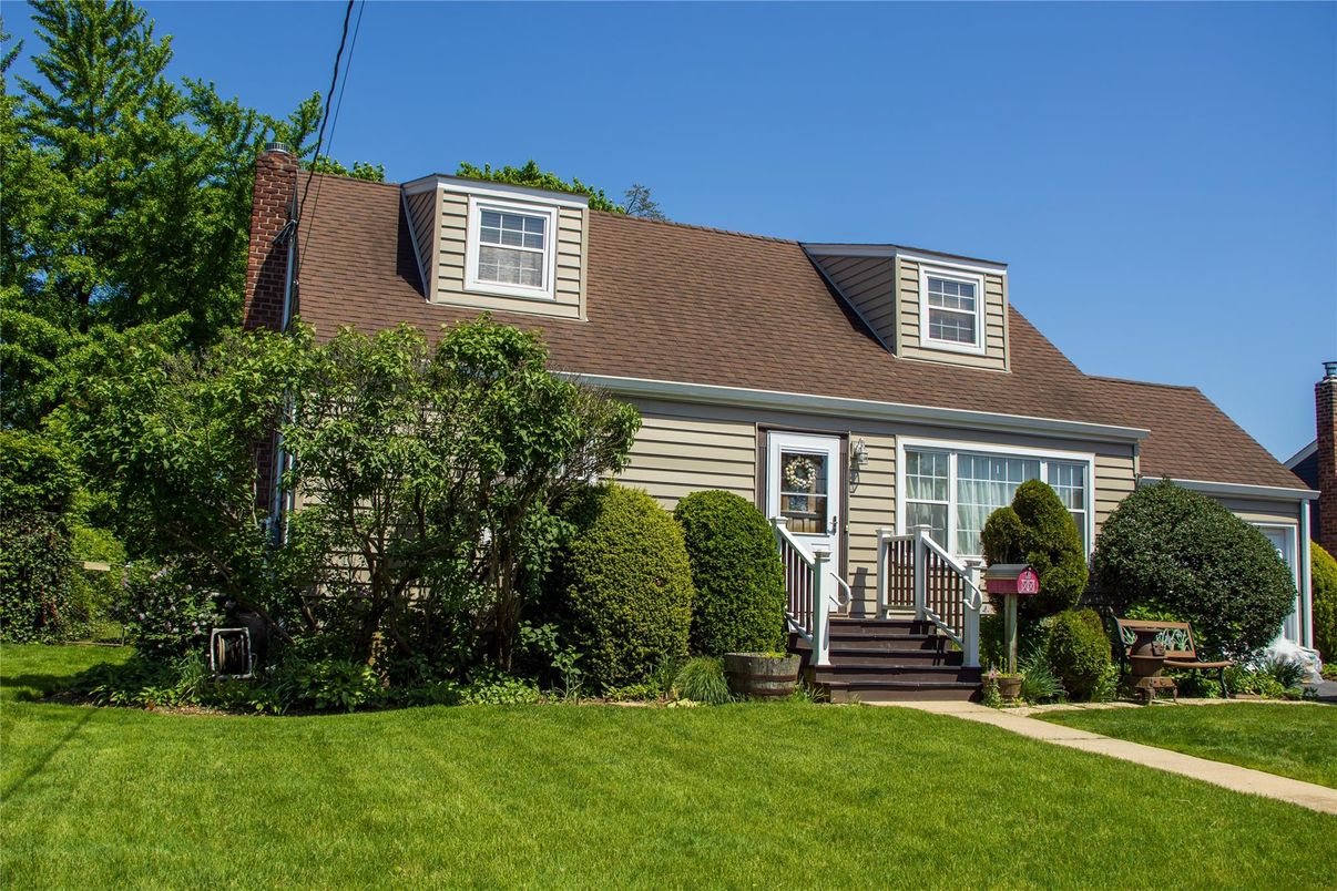 Exterior, Facade, Cape Cod
