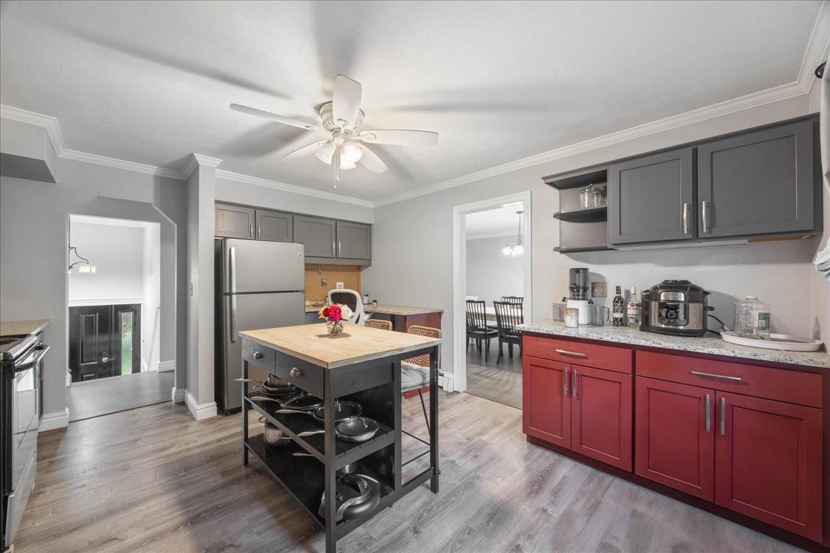 Dining room, Interior, Kitchen, Stainless Steel Appliances, Wood Texture Flooring