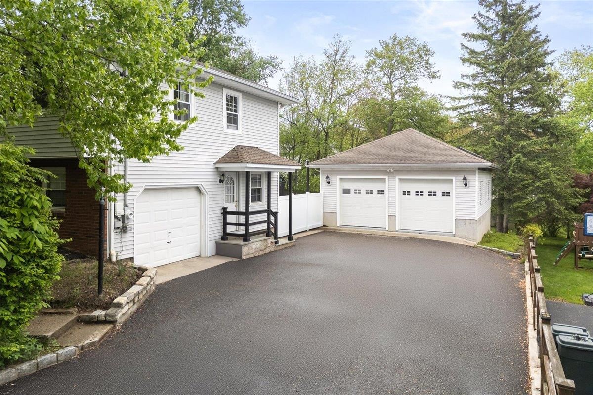 Detached Garage, Exterior
