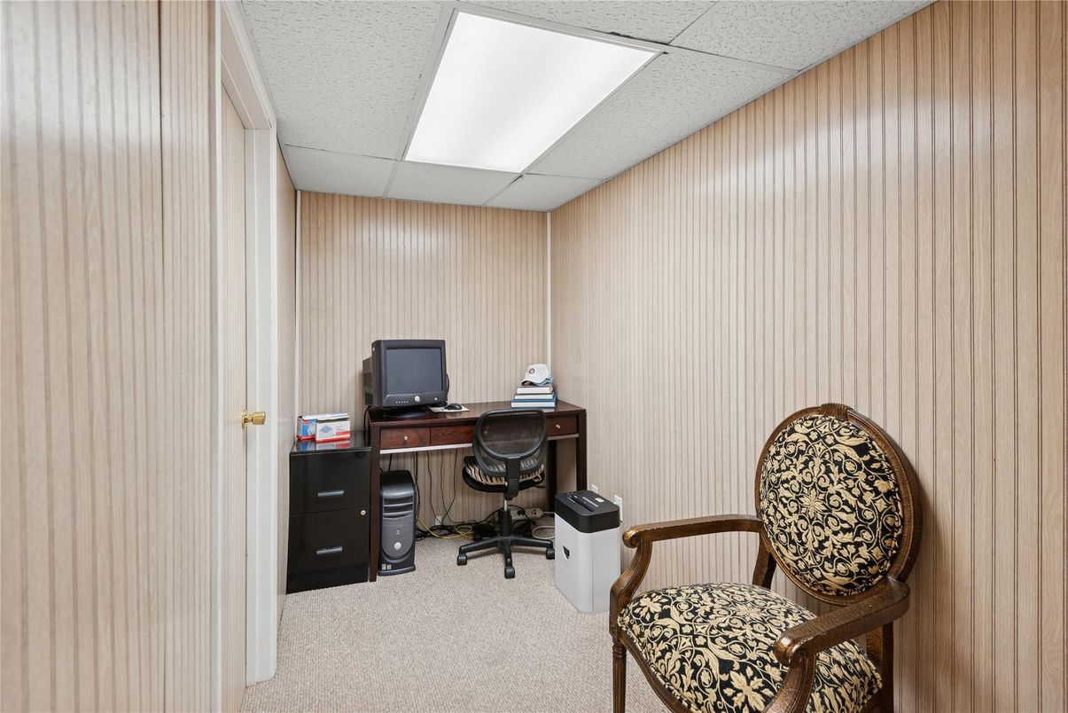 Home Office, Interior