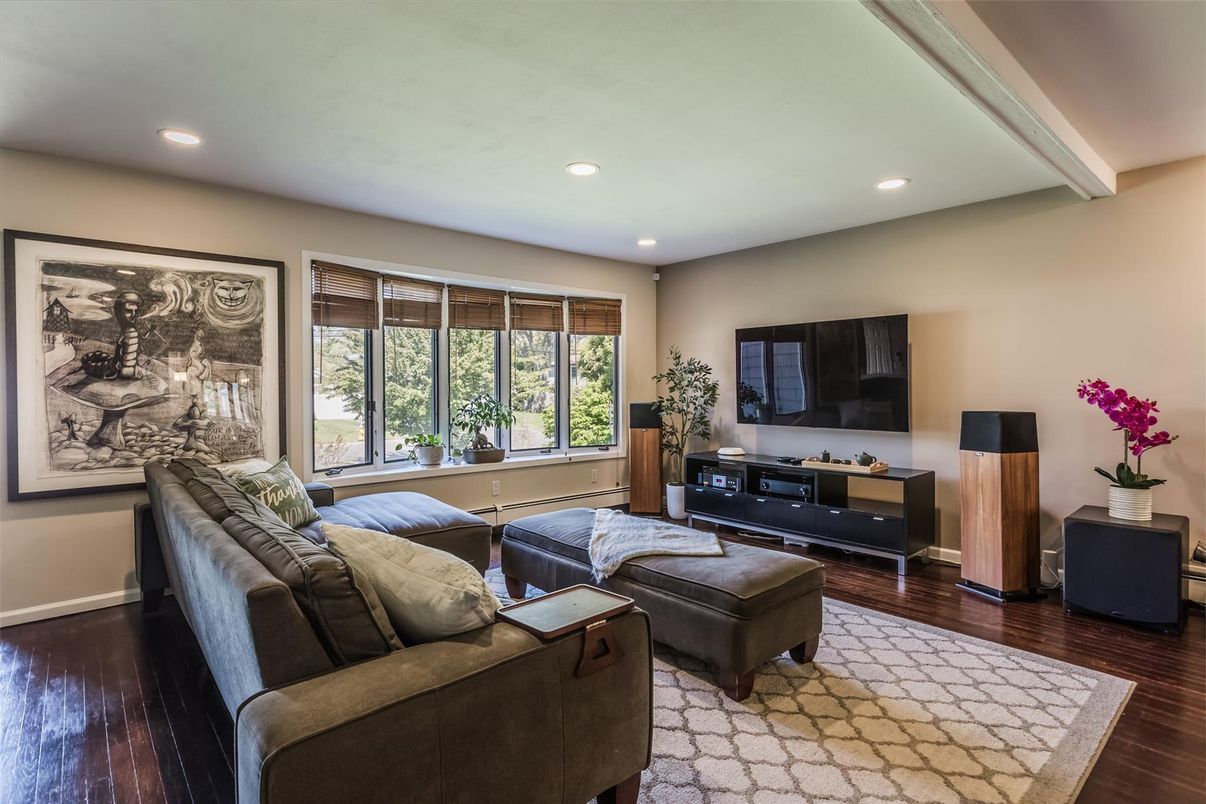 Interior, Living room, Recessed Lighting, Wood Texture Flooring