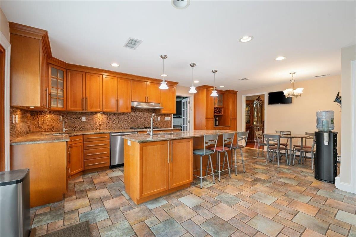 Chandelier, Dining room, Interior, Kitchen, Pendant Lights, Recessed Lighting, Stainless Steel Appliances