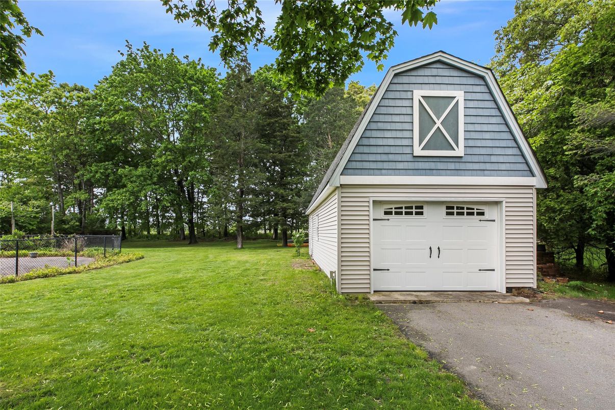 Backyard, Detached Garage, Exterior