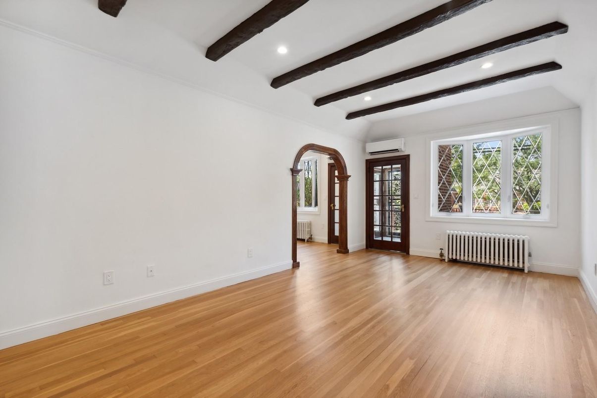 Empty room, Interior, Recessed Lighting, Wooden Beams, Wood Texture Flooring