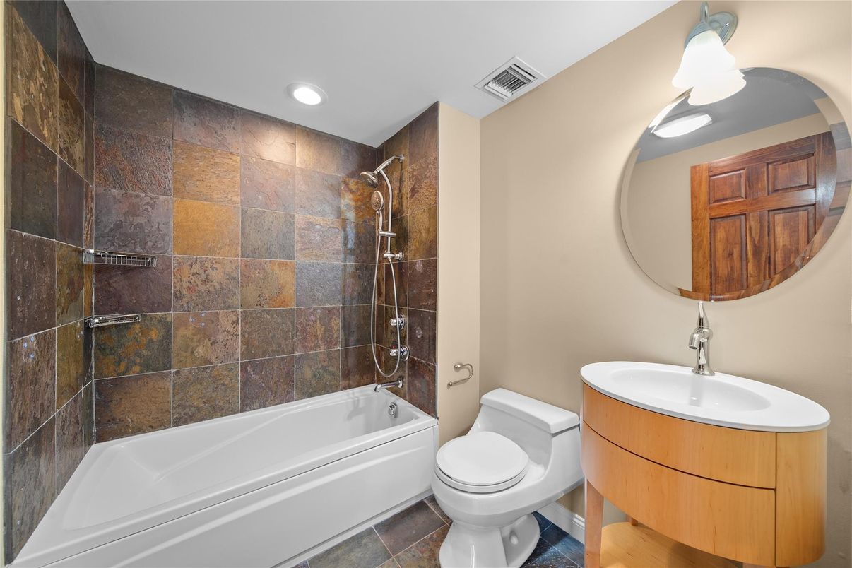 Bathroom, Interior, Recessed Lighting