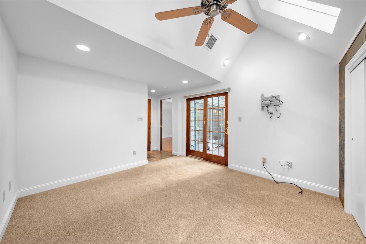 Empty room, Interior, Recessed Lighting
