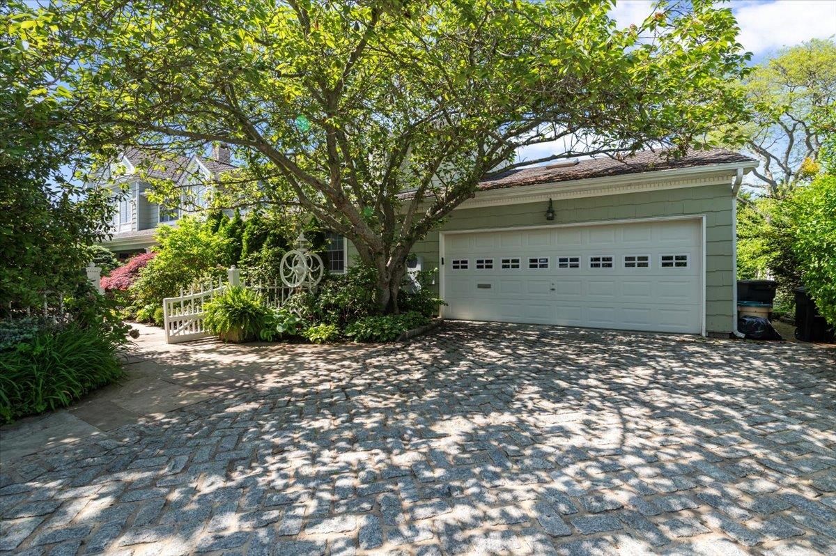 Detached Garage, Exterior