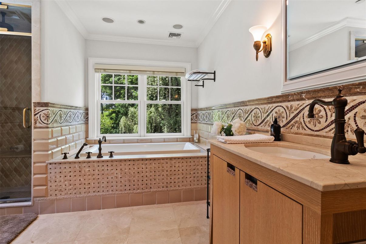 Bathroom, Interior, Recessed Lighting