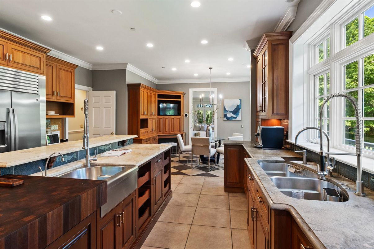 Dining room, Interior, Kitchen, Pendant Lights, Recessed Lighting, Stainless Steel Appliances