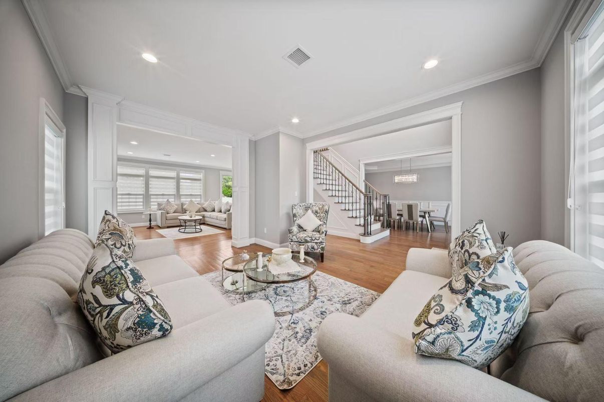 Interior, Living room, Recessed Lighting, Wood Texture Flooring