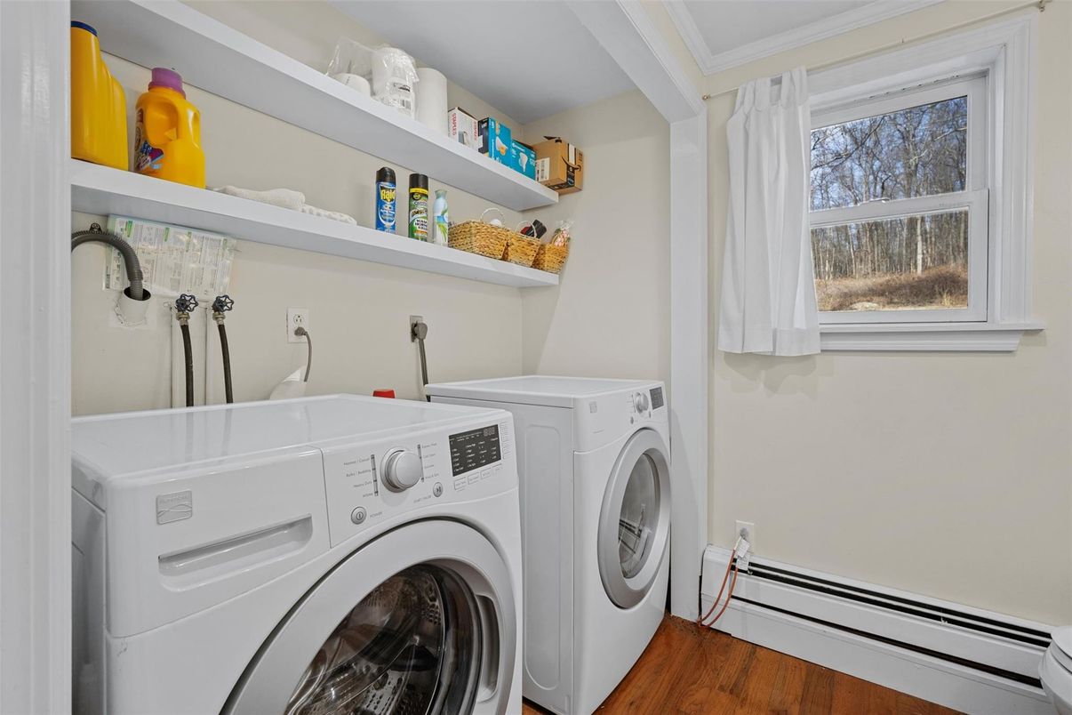 Interior, Washer, Wood Texture Flooring