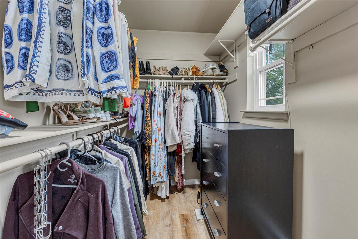 Interior, Walk-in Closets, Wood Texture Flooring