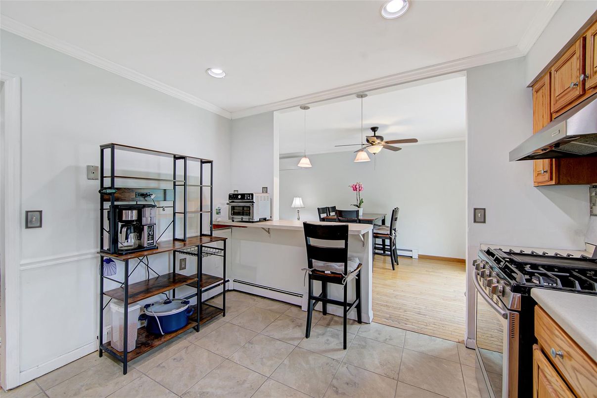 Dining room, Interior, Kitchen, Pendant Lights, Recessed Lighting, Wood Texture Flooring