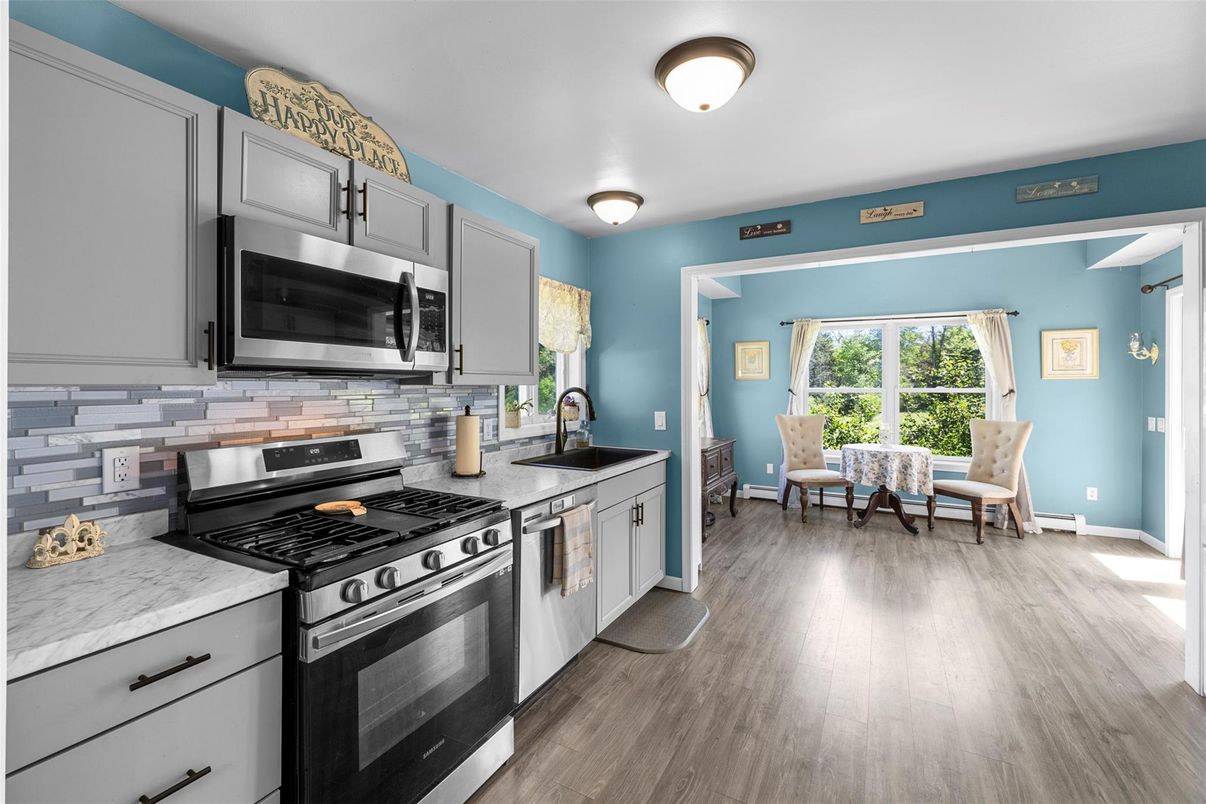 Dining room, Interior, Kitchen, Stainless Steel Appliances, Wood Texture Flooring