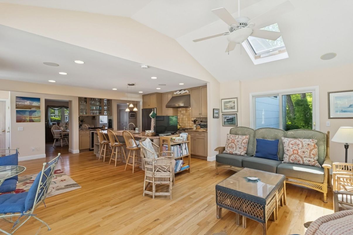 Interior, Kitchen, Living room, Pendant Lights, Recessed Lighting, Wood Texture Flooring