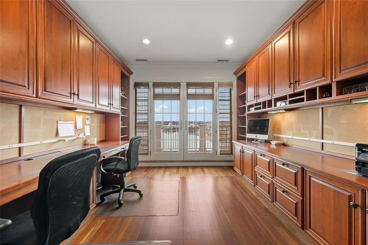 Home Office, Interior, Recessed Lighting, Wood Texture Flooring