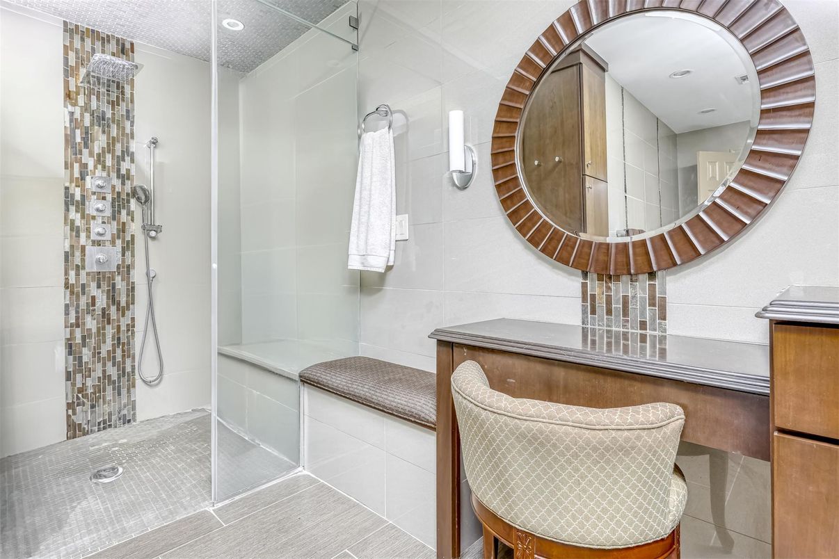 Bathroom, Interior, Recessed Lighting