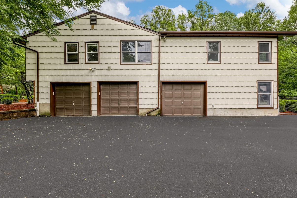 Attached, Exterior, Facade, Raised Ranch