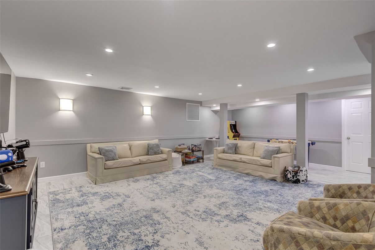 Fitness Equipment, Interior, Living room, Recessed Lighting