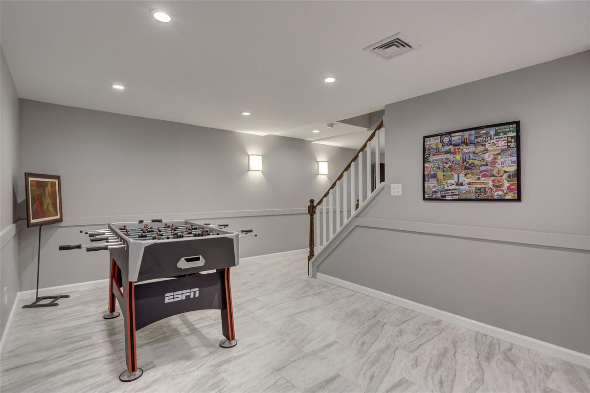 Game Room, Interior, Kitchen, Marble, Recessed Lighting