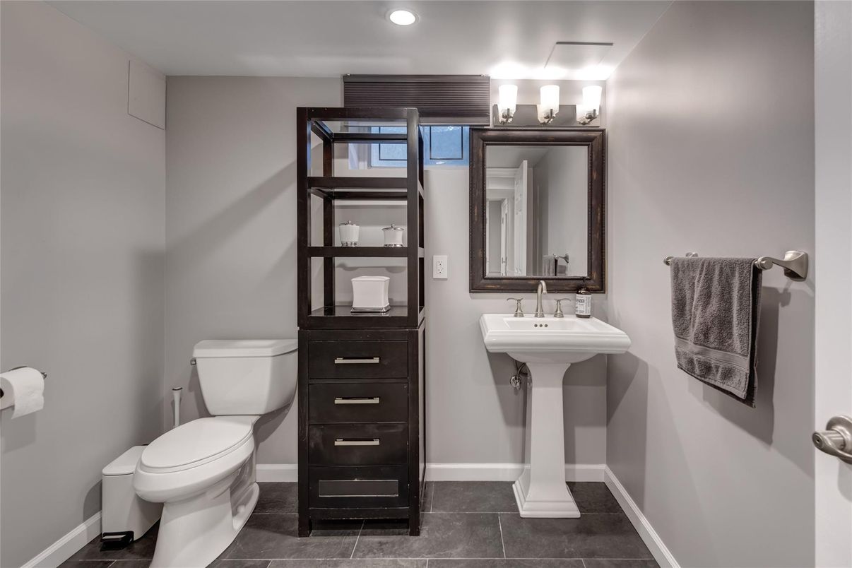 Bathroom, Interior, Recessed Lighting