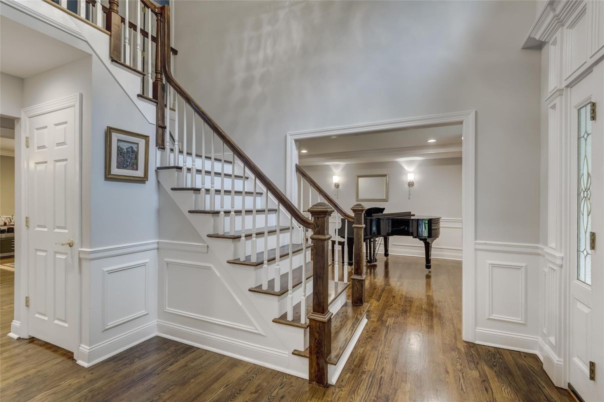 Interior, Piano, Recessed Lighting, Wood Texture Flooring