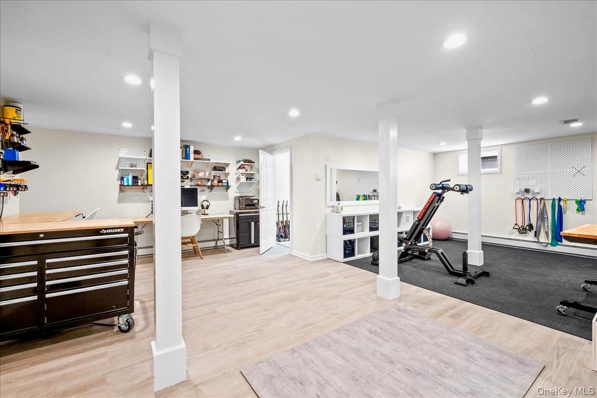 Fitness Equipment, Interior, Recessed Lighting, Wood Texture Flooring