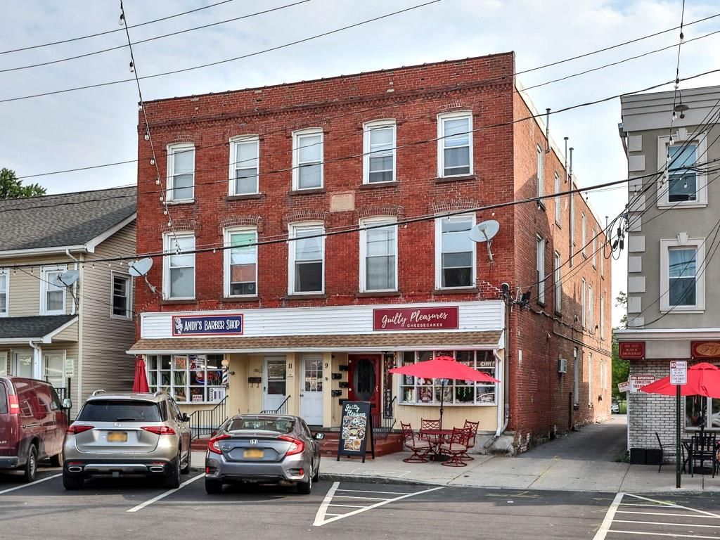 Exterior, Facade, Brick Facade, Rowhouse