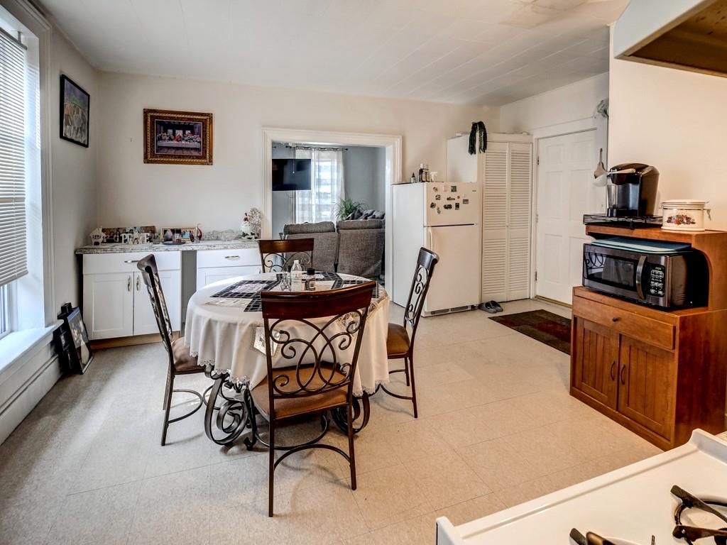 Dining room, Interior