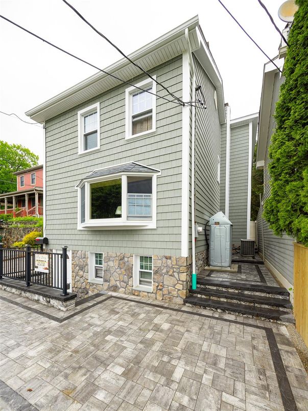 Exterior, Facade, Rowhouse