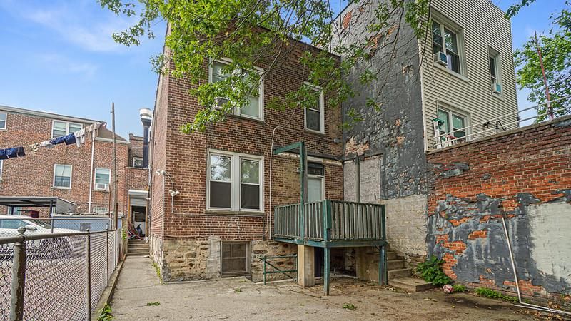 Exterior, Facade, Brick Facade, Rowhouse