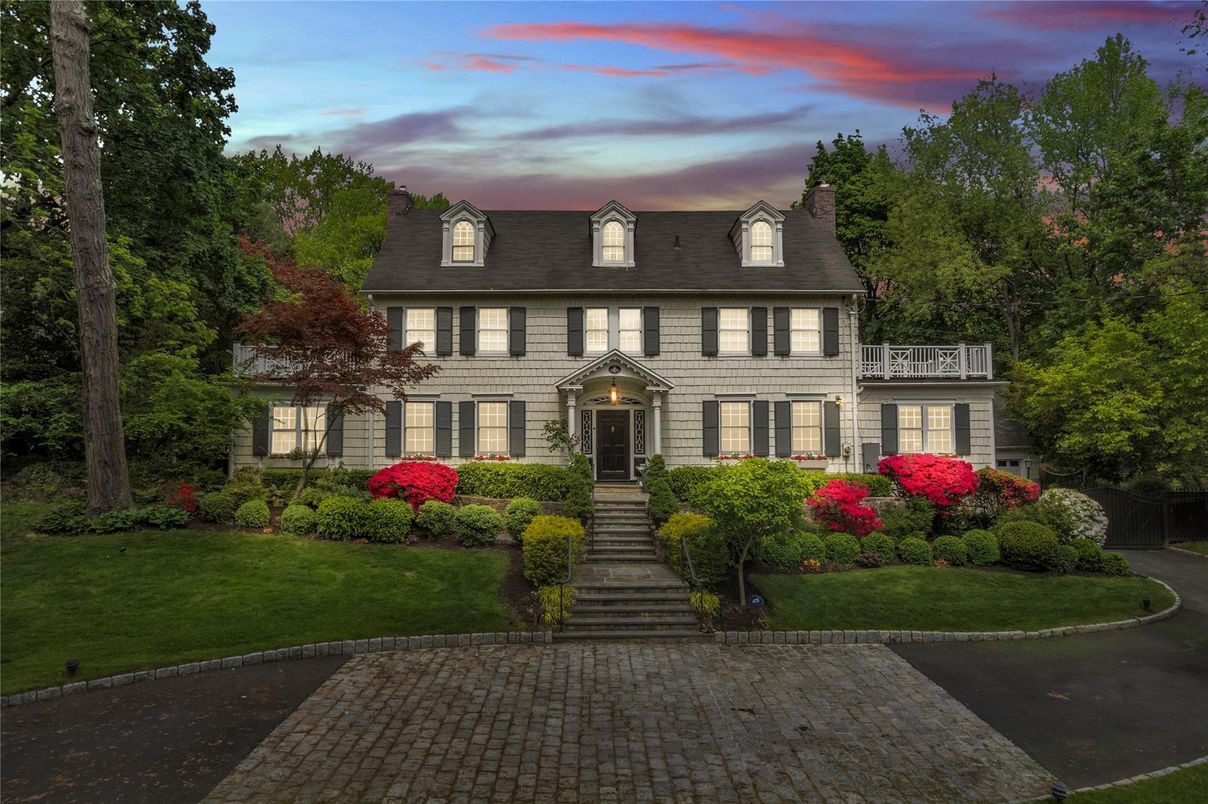 Exterior, Facade, Georgian