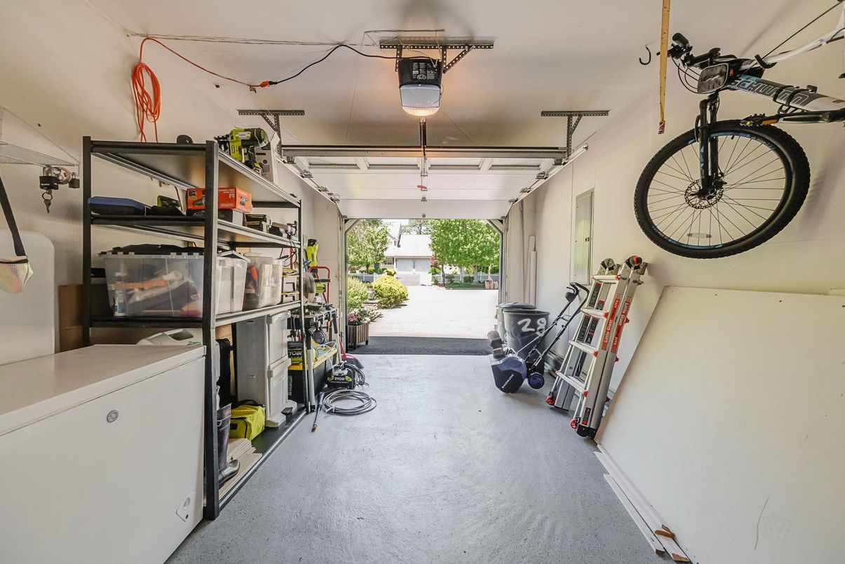 Garage, Interior