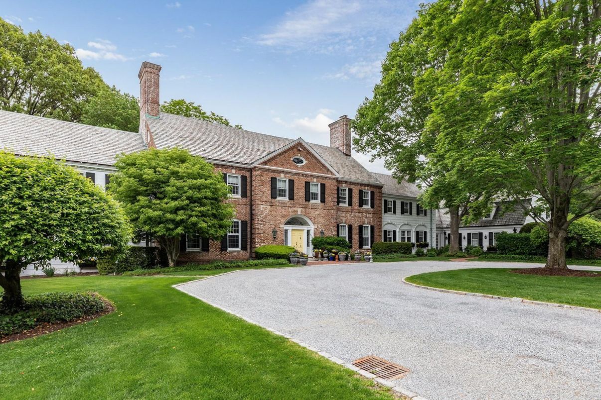 Backyard, Exterior, Facade, Brick Facade, French Provincial