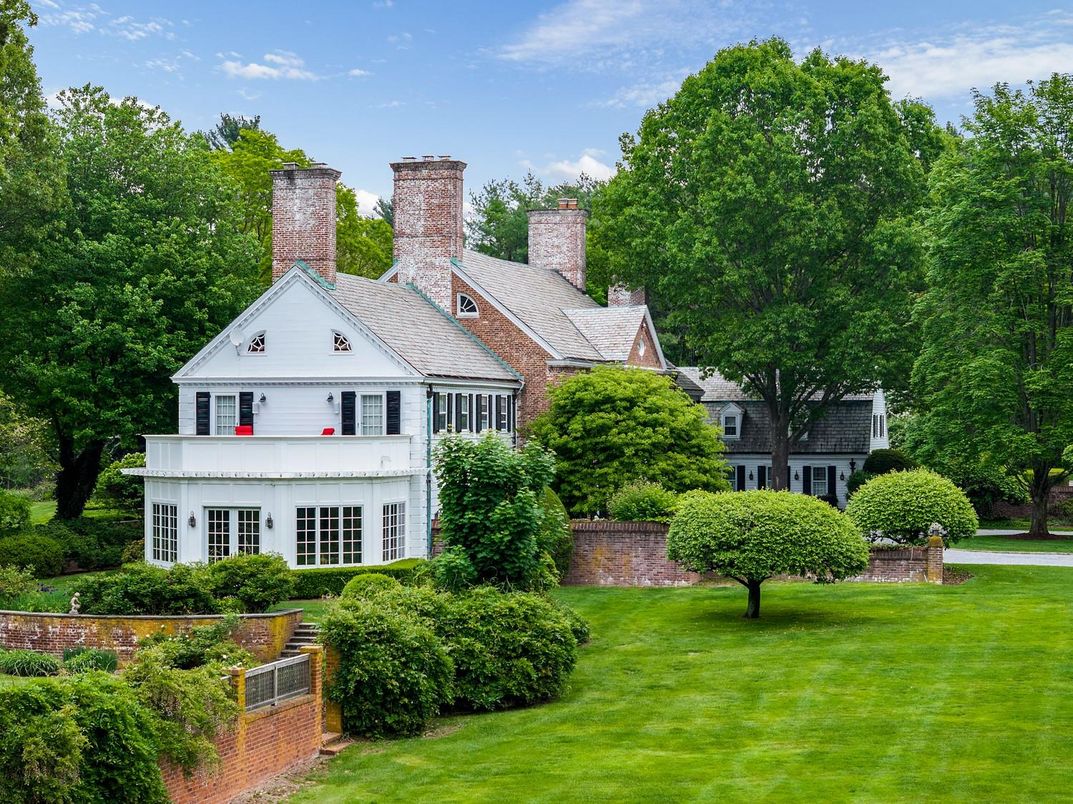 Backyard, Exterior, Facade, Queen Anne Victorian