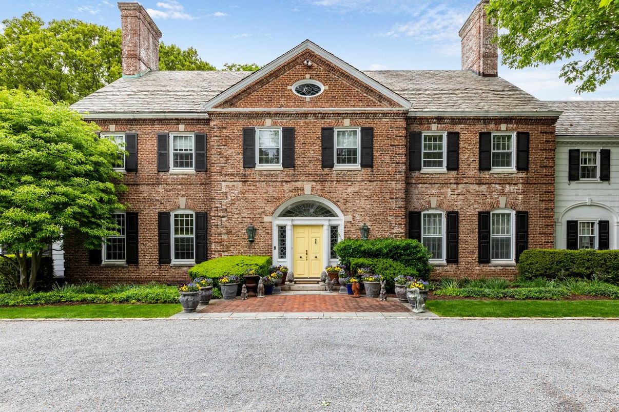Exterior, Facade, Brick Facade, Georgian