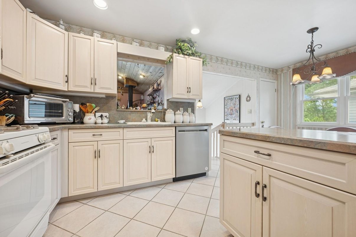 Interior, Kitchen, Pendant Lights, Recessed Lighting, Stainless Steel Appliances